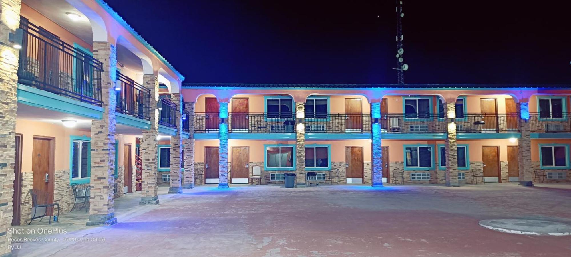 B&J Hotel And Apartments Pecos Buitenkant foto