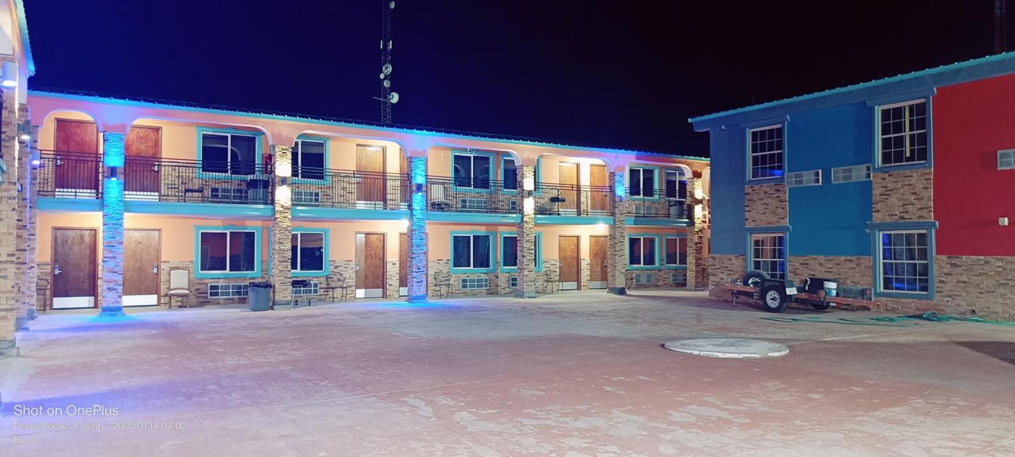B&J Hotel And Apartments Pecos Buitenkant foto