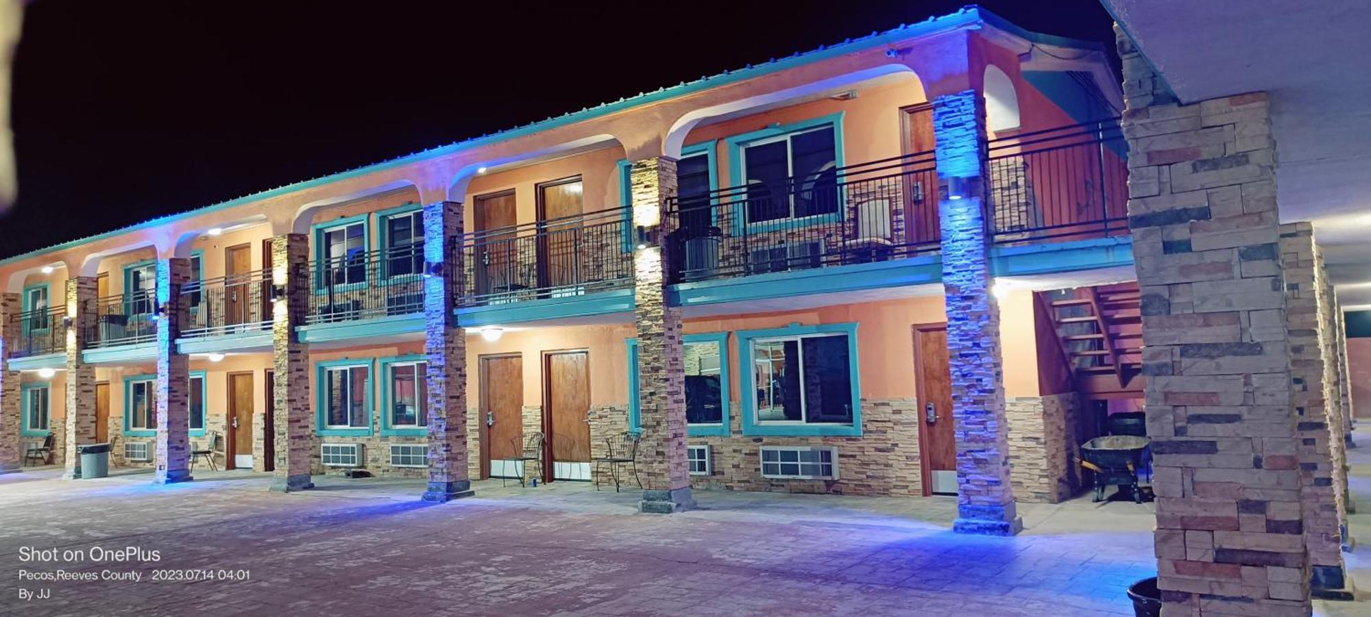 B&J Hotel And Apartments Pecos Buitenkant foto